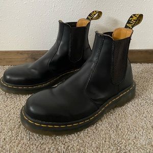 2976 SLIP RESISTANT LEATHER DOC MARTIAN CHELSEA BOOTS.